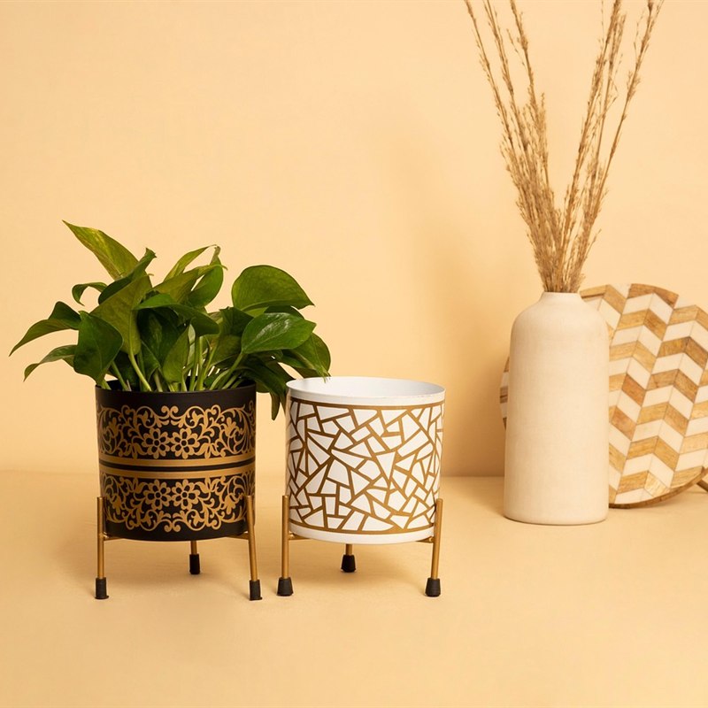 Metal Planter Stand with 3 Pots